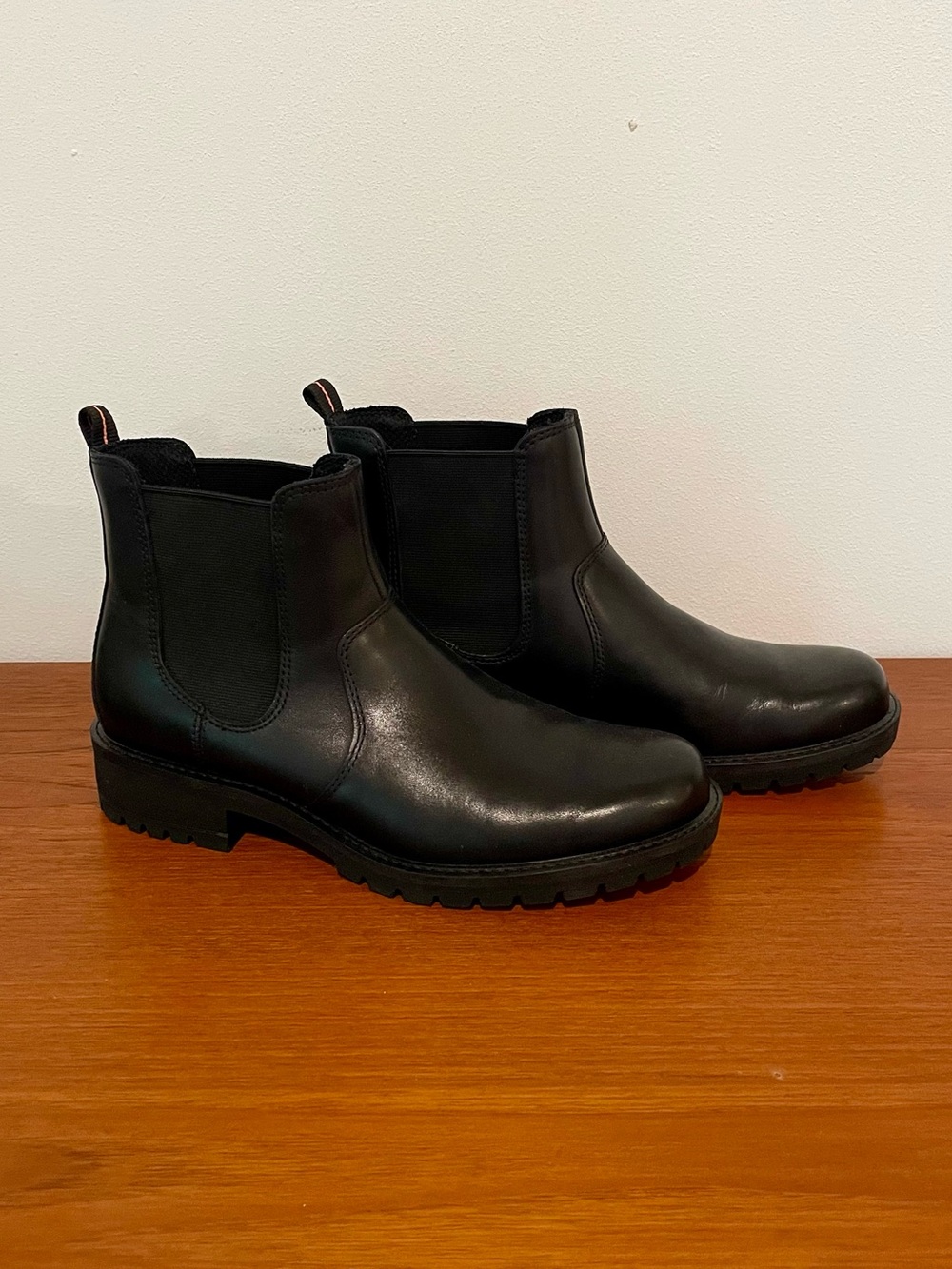 NWOT Ecco Elaina Black Leather Chelsea Lug Boots EU 39 US 8-8.5 - Picture 6 of 12